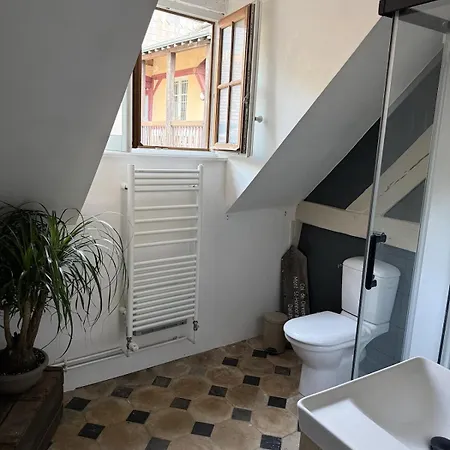 La Maison D'artiste Familiale Apartment